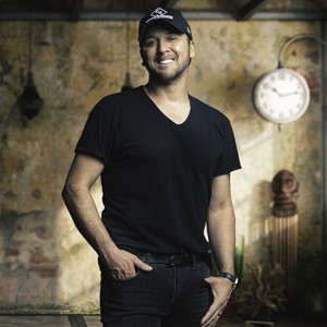 b8956697 luke bryan ccsquare